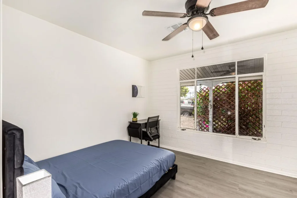 Phoenix House — Комната №4