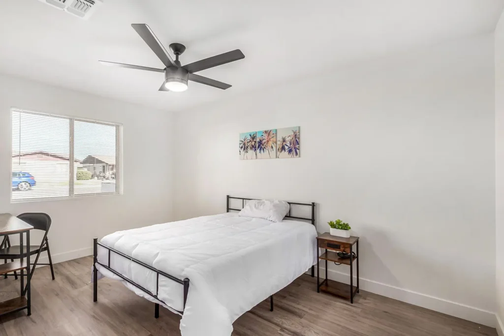 Просторная светлая комната