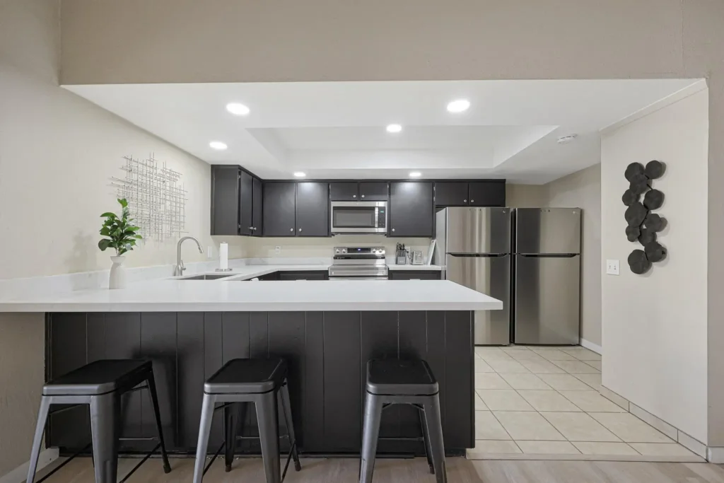 Уютная комната с прекрасным видом из окна