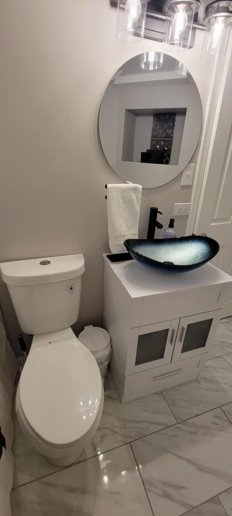 Серая комната